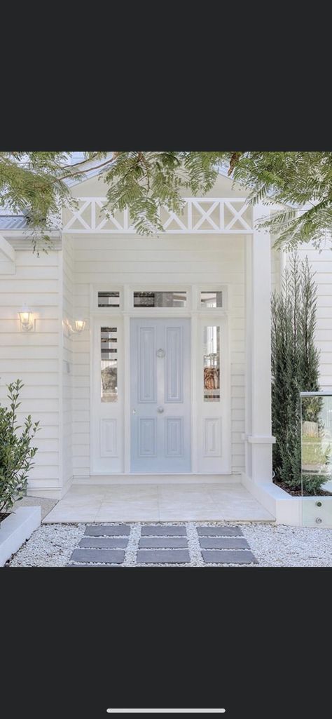 Hamptons Homes, Blue Front Door, Pintura Exterior, Painted Front Doors, House Front Door, Modern Farmhouse Exterior, Front Door Colors, Hamptons House, Design Exterior