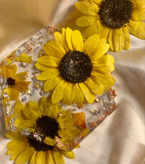 #fancy #driedflorals #sunflower #texas #small #cutie #flowers #resinartist #artwork #decor #cozy Dried Sunflowers, Resin Jewelry, Resin Art, Sunflower, Coasters, Etsy Seller, Unique Items Products, Floral, Flowers