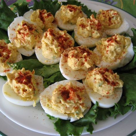 Di's Delicious Deluxe Deviled Eggs I "I made this for a potluck at work and it was a hit. Everyone loved them." Angel Eggs, Perfect Deviled Eggs, Devilled Eggs, Easter Appetizers, Hot Pepper Sauce, Deviled Eggs Recipe, Thanksgiving Appetizers, Bacon Cheddar, Deviled Eggs