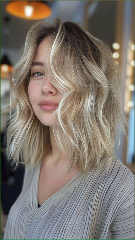 Blonde Faded Roots, Highlight Hair Ideas Blonde, Drop Root Blonde Balayage, Platinum Blonde Balayage Short Hair, Summer Blonde Hair Balayage, Blonde Highlights On Blonde Hair, Blond Highlight, Blonde Highlights Short Hair, Highlights Blonde Hair