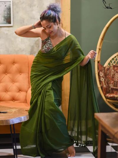 Best Designer Sarees Online By Suta. Pick Yours Sarees Today. – suta Plain Green Saree, Green Cotton Saree, Humble Design, Green Plain, Khadi Saree, Cotton Saree Designs, Bae Quotes, Plain Saree, Organza Sarees