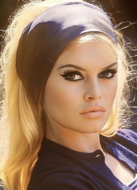 Bridgette Bardot Eye Makeup, Bridgitte Bardot Makeup, 1960s Womens Hair, Bridget Bardot Makeup, Brigitte Bardot Aesthetic, Brigitte Bardot Makeup, 60s Hair And Makeup, Bridget Bardot Hair, Bardot Makeup