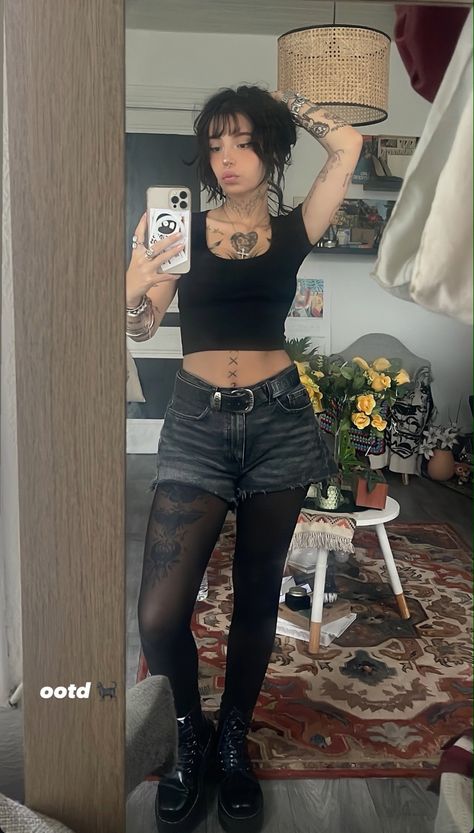 Whimsigoth Shorts Outfit, Summer Emo Outfits, Grunge Summer Outfits, High School Fashion, Fits Aesthetic, Warm Weather Outfits, Emo Outfits, Dream Style, Swaggy Outfits