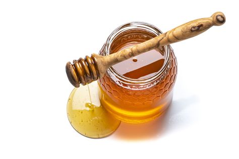 What Is Tupelo Honey and How Is It Used? Manuka Honey Face Mask, Types Of Honey, Tupelo Honey, Tattoo Health, Aesthetic Health, Honey Face Mask, Nutrition Facts Label, Sugar Alternatives, Sweet Butter