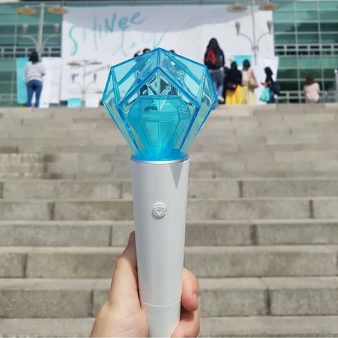 Shinee Lightstick Aesthetic, Shinee Lightstick, Lightsticks Kpop, Bts Blood Sweat Tears, Kpop Lightsticks, Lightstick Kpop, Kpop Lightstick, Shinee Debut, Shinee Minho