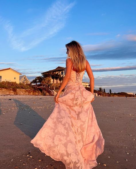 Australian Formal Aesthetic, Flowy Prom Dresses Long, Boho Formal Dress, Pink Lace Prom Dress, 22th Birthday, Flowy Prom Dresses, Outfits Neutral, Style Pinterest, Mermaid Prom Dresses Lace