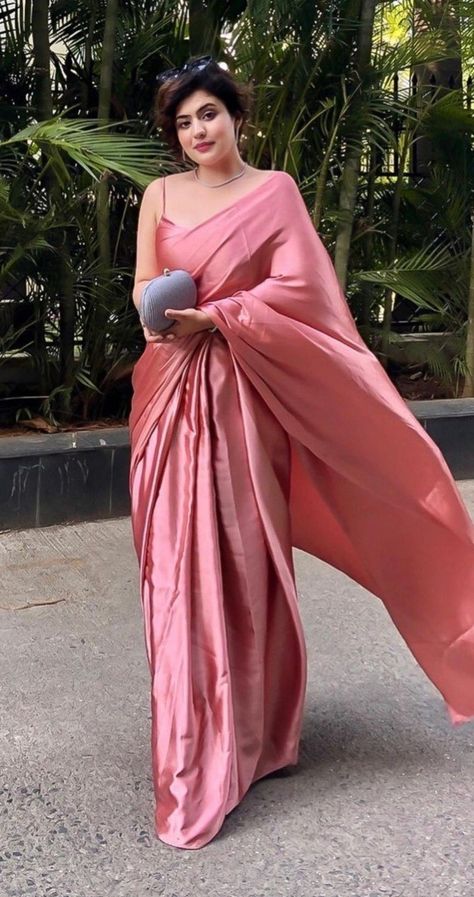 Swag Dress, Western Dresses For Girl, Simple Saree Designs, Indian Sari Dress, Fashionable Saree Blouse Designs, Saree Designs Party Wear, Indian Fashion Saree, Elegant Blouse Designs, Designer Saree Blouse Patterns