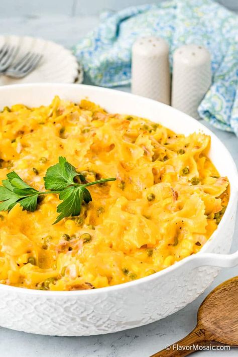 Tuna Helper, Easy Tuna Casserole, Bow Tie Pasta Recipe, Vegetable Pasta Bake, Tuna Casserole Easy, Cheesy Pasta Recipes, Comfort Pasta, Healthy Tuna, Tuna Casserole