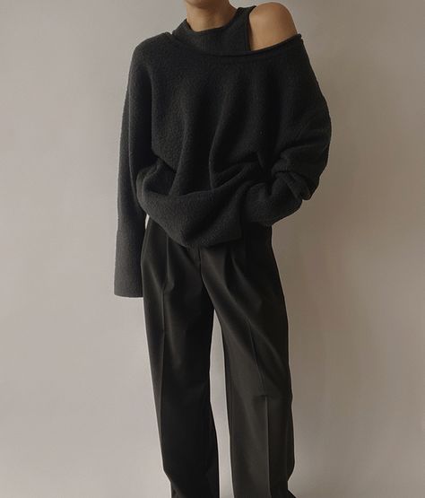 Black Minimalist Outfit Aesthetic, Layers Outfit, Oversized Trousers, Look Zara, Black Wardrobe, Normal Clothes, Fits Inspo, Insta Feed, January 22