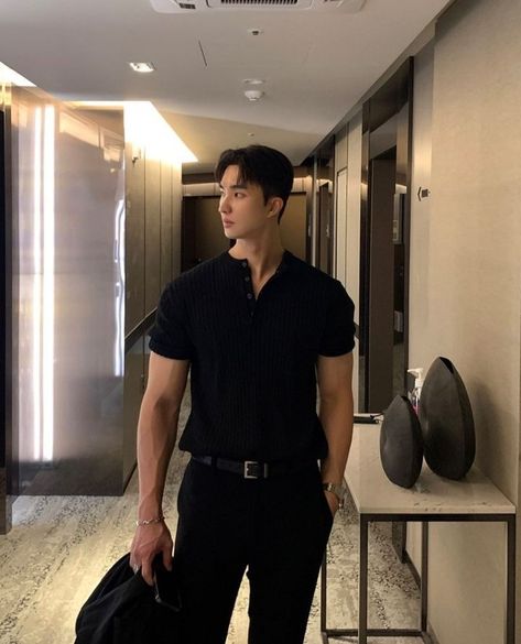 Outfit Cowok, Aesthetic Mens, Korean Street Fashion Men, Black Outfit Men, Legs Outfit, Korean Fits, Guy Fits, Guys Clothing Styles, Men Stylish Dress