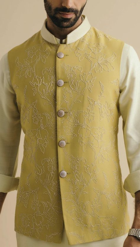 Indian Menswear Kurta, Gents Indian Wedding Wear, Yellow Haldi Outfit For Groom, Sangeet Outfit For Men Indian Groom, West Coat For Men, Menswear Indian, Indian Menswear, India Fashion Men, Indian Wedding Suits Men