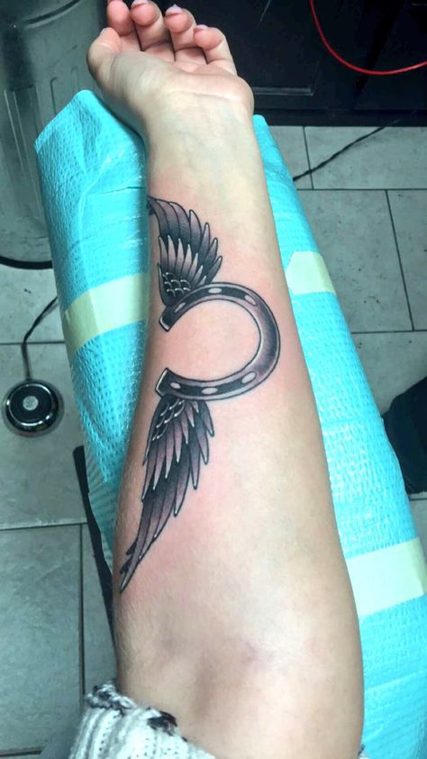 OMG!! I am in love with this tattoo! Horse shoe and wings tattoo Horseshoe With Sunflower Tattoo, Horseshoe Memorial Tattoo, Horse Tribute Tattoo, Horse Remembrance Tattoo, Memorial Horse Tattoo, Horse Memorial Tattoo, Shoe Tattoo, Horseshoe Tattoo, Tattoo Horse