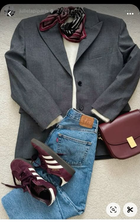 Mode Style Anglais, Looks Adidas, Looks Jeans, Burgundy Outfit, Look Adidas, Outfit Chic, Mode Casual, Autumn Outfits, Mode Inspo