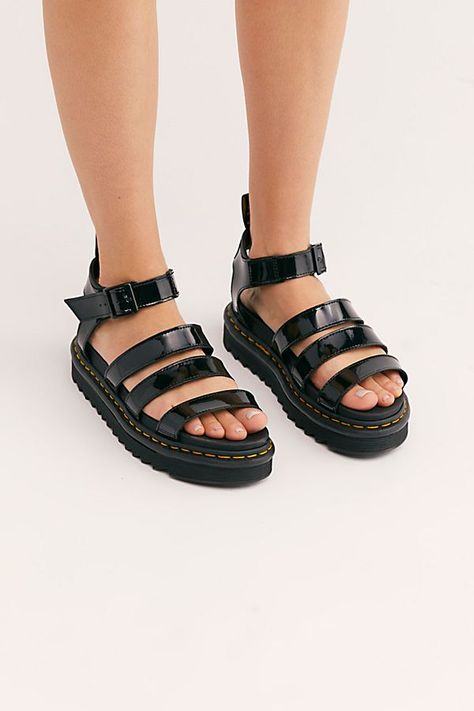 Style Doc Martens, Doc Martens Sandals, Dr Martens Sandals, Dr Martens Chelsea, Galaxy Converse, Galaxy Vans, Doc Martens Outfit, Tokyo Street Fashion, Leather Gladiator Sandals