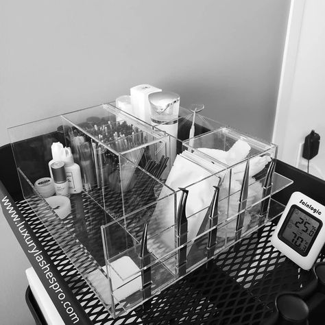 Our Lash Cart Organizer 😍 It has 5 slots for tweezers and 4 compartments with lid to keep your spoolies away from contamination 😷 Lash… Lash Cart, Lash Room Ideas, Eyelash Studio, Eyelash Extensions Salons, Lash Room Decor, Lash Extension Supplies, Esthetician Room Decor, Eyelash Salon, Esthetics Room