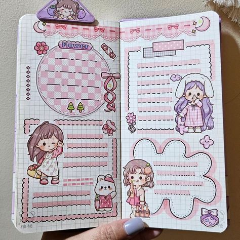 Phiney (@phineys_journal) • Instagram-foto s en -video s Cute Things To Do In Diary, Drawing Designs For Journal, Cute Journal Cover Ideas, Note Book Design Idea, Journaling Doodles Ideas, Cute Aesthetic Journal Ideas, Nighttime Journal, Kawaii Journaling, Kawaii Journal