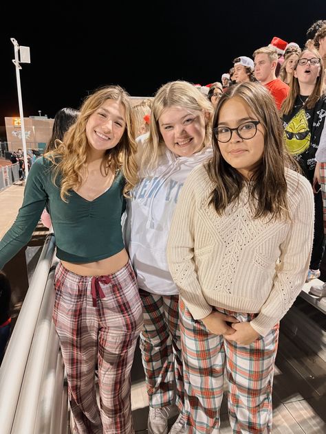 Pajamas Theme Football Game Outfit, Pajama Football Game Theme, Pajama Theme Football Game, Pj Football Game Theme, Pj Day Spirit Week Outfits, Pajama Day Outfits, Spirit Weeks, Football Game Outfit Highschool, Pj Outfit