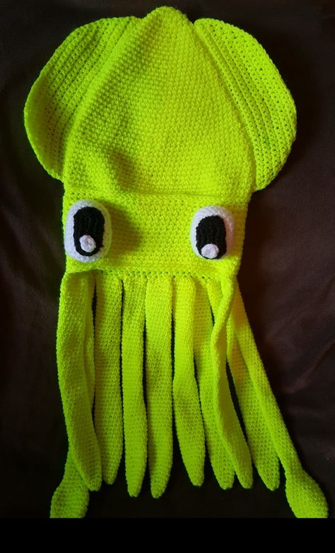 Crochet Squid Hat, Squid Hat, Crochet Squid, Unusual Crochet, Crochet Critters, Yarn Organization, Crocheted Animals, Hat Patterns Free, Dragon Crafts