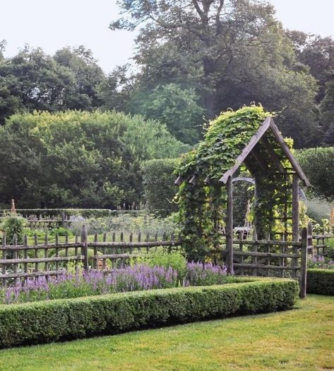 Country Farm Garden Ideas, Rustic European Garden, English Vegetable Garden Design, European Vegetable Garden, It’s Complicated Garden, Front Yard Potager Garden, English Farmhouse Landscaping, Country Farm Garden, Formal Garden Layout