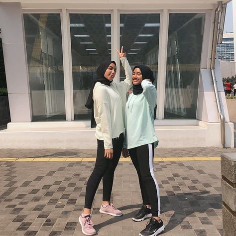 Cfd Ootd, Outfit Jogging Hijab, Hijab Workout Outfit, Ootd Jogging, Ootd Sport, Outfit Hijab Ideas, Outfit Jogging, Gift Ig, Ootd Gym