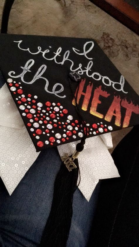 Culinary graduation cap. "If you can't stand the heat, stay out of the kitchen." Chef Graduation Cap Ideas, Culinary Cap Decoration, Culinary Arts Graduation Cap, Culinary School Graduation Cap, Chef Graduation Party Ideas, Culinary Graduation Cap, Culinary School Graduation, Graduate Photos, Graduation Cap Designs College