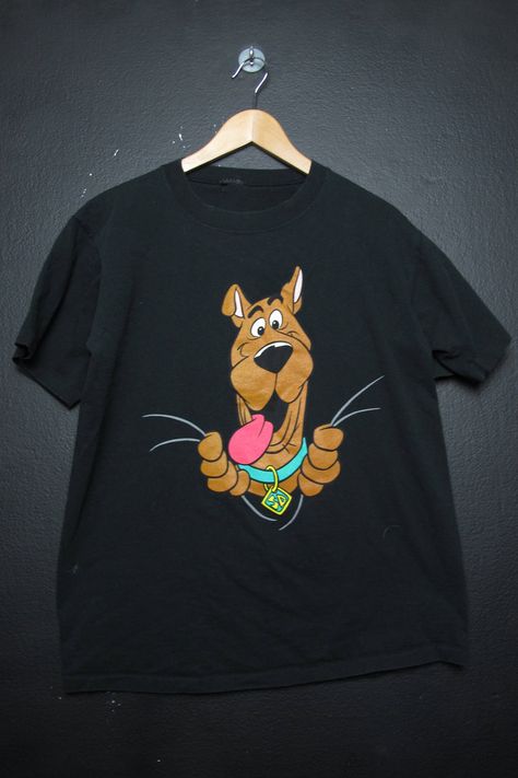 Cartoon Tshirt Design Ideas, Scooby Doo Tshirt, Cartoon Tshirt Design, Scooby Doo T Shirt, Cartoon Tshirts, Scooby Doo Shirt, Vintage Rock Tees, Cartoon Tshirt, Diy Clothes Design