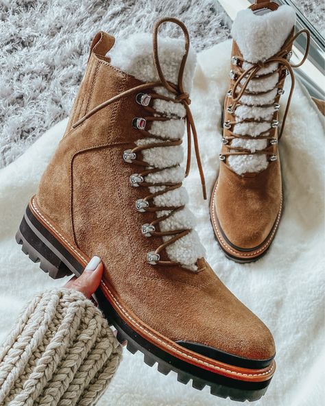 Tan Winter Boots, Winter Boots Women 2023, Sherpa Boots Outfit, Winter Shoes For Women Boots, Mid Boots Outfit, Hiker Boots Outfit, Shoes For Women Boots, Sherpa Boots, Influencer Outfit