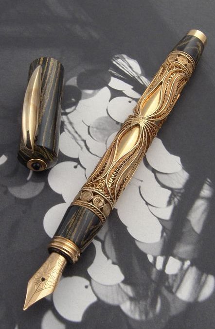 grey & gold Fancy Fountain Pen, Fountain Pen Tattoo, Stylo Art, Expensive Pens, Fancy Pens, Quill Pen, Vintage Pens, Luxury Pens, Fine Writing Instruments