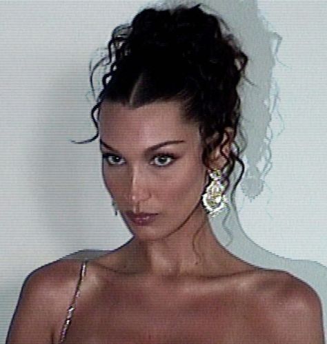 Bella Hadid Hair, Ball Hairstyles, All Day Everyday, Summer Inspo, Hair Stylist Life, Formal Hairstyles, Aesthetic Summer, Prom Makeup, Aesthetic Hair