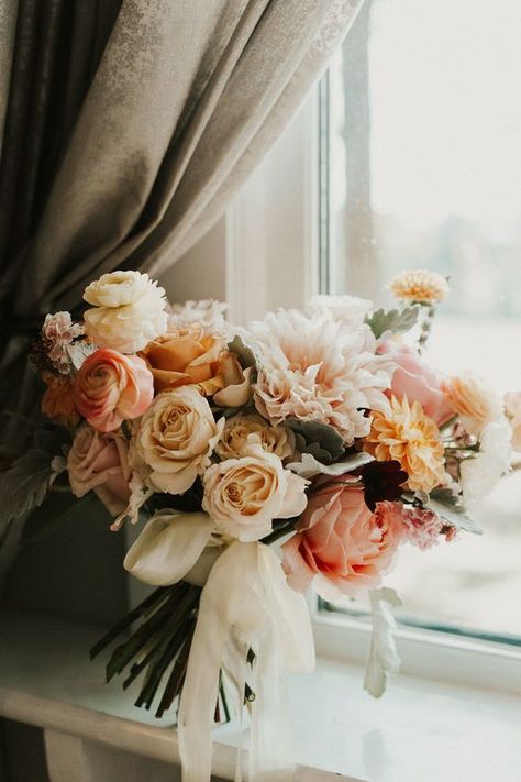 November Wedding Flowers, Bohemian Wedding Flowers, Most Popular Flowers, Popular Flowers, November Wedding, Flower Company, A Bouquet Of Flowers, Petal Flower, Fall Wedding Flowers