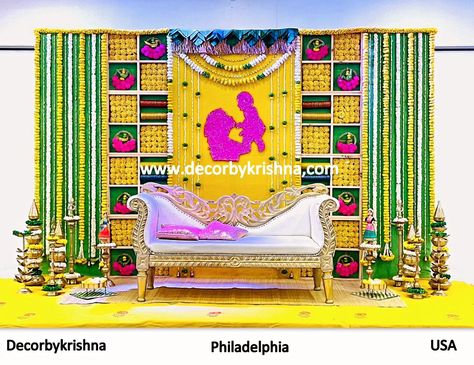 Traditional charm with a modern twist. Seemantham Function Decor by Udayani @urthdecor of #philadelphia branch #usa #seemantham #seemanthamfunction #babyshower #babyshowerdecorations #decorbykrishnaphiladelphia @decorbykrishna is a unit of @pellipoolajada Traditional Decorations using only Natural materials #noplastic #nofloralfoam #nothermocoal #nostyrofoam #ecofriendlywedding #pellikooturu #pellikoduku #mangalasnanam #gruhapravesham #vonifunction #cradleceremony etc... you ask for de... Traditional Seemantham Decoration, Seemantham Decoration At Home, Traditional Indian Baby Shower Decorations, Simple Sreemantham Decoration At Home, Seemantham Decoration Ideas, Traditional Baby Shower Decorations, Baby Shower Stage Decorations, Seemantham Backdrop, Sreemantham Decoration