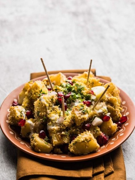 Delhi Chaat, Aloo Chaat Recipe, Punjabi Cuisine, Hearty Snacks, Tamarind Chutney, Filling Snacks, Diwali Party, Chaat Recipe, Food Log