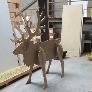 Plywood Reindeer, Reindeer Outline, Santa Sleigh And Reindeer, Reindeer Diy, Balloons Backdrop, Outdoor Christmas Diy, Christmas Yard Art, Reindeer Decorations, Christmas Wood Crafts