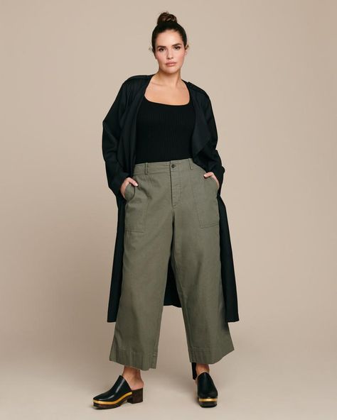 Pants Worth Tossing Those Sweats Aside For – 11 Honoré Moda Academia, Moda Grunge, Minimalist Moda, Doc Martens Outfit, Tokyo Street Fashion, Quoi Porter, Hipster Grunge, Dark Academia Fashion, Look Plus Size