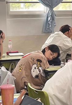 Sleep In School Aesthetic, Sleep In Classroom Aesthetic, Sleeping While Studying, Sleeping At School, Yn Sleeping Korean, Sleepy Aesthetic, School Kdrama, Study Focus, Korean Student