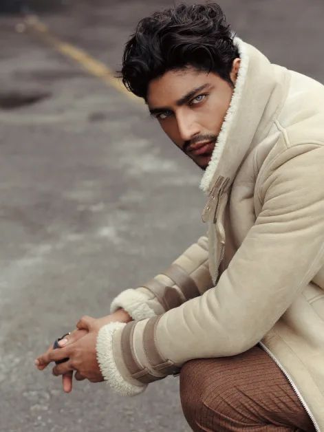 Akash Kumar, Fashion Cowok, Beauty Fair, Gold Skin, Music Pics, Arab Men, Akshay Kumar, Hair Color Dark, African Beauty