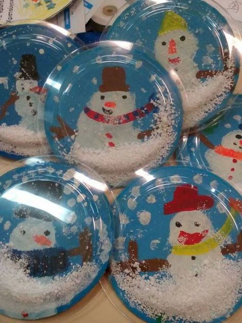 adorable-christmas-crafts-for-kids-to-make Globe Crafts, Christmas Crafts For Toddlers, Winter Art Projects, Preschool Christmas Crafts, Christmas Crafts For Kids To Make, Fun Christmas Decorations, New Year's Crafts, Winter Crafts For Kids, Preschool Christmas