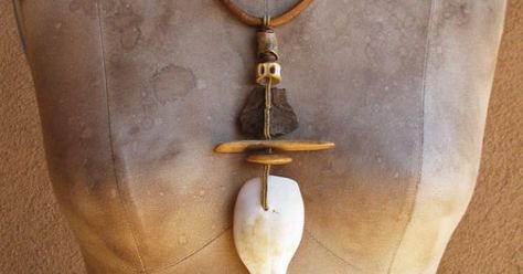 Liked on Pinterest: Bold Tribal Ethnographic Necklace with Fossils by Desert Talismans #trendingetsy Metal Nails, Sea Stones, Driftwood Jewelry, Ethno Style, Talisman Jewelry, Mixed Media Jewelry, St Lawrence, Turtle Shell, Drift Wood