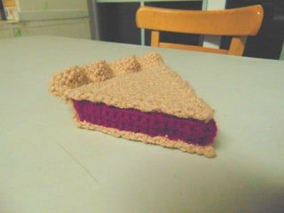 Crochet Pie Slice Free Pattern, Crochet Pie Slice, Crochet Bakery, Crochet Pie, Hungry Caterpillar Food, Yarn Art Projects, Ice Cream Crafts, Bakery Goods, Crochet Apple