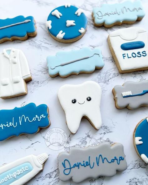 Dentist Party Ideas, Dental School Party, Dentist Party, Dentist Graduation Cakes, Dentist Graduation, Dental Hygiene Cookies Decorated, Dental Cookies Decorated, Dentist Cookies, Tooth Cookies