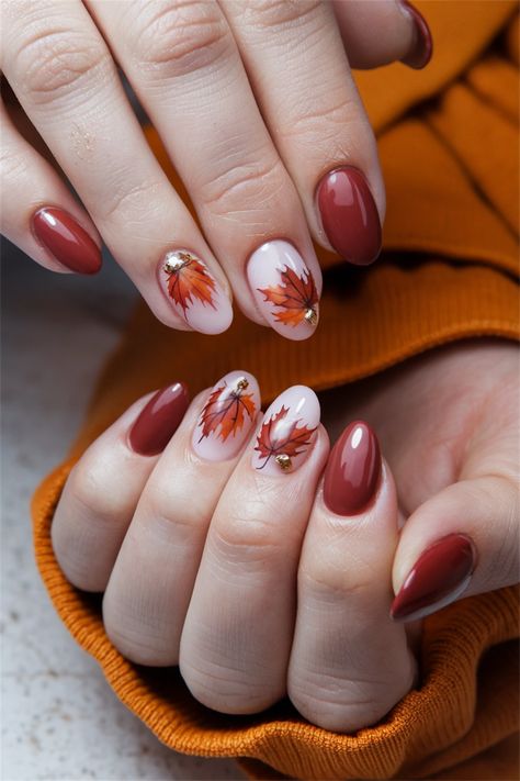 Get ready to fall in love with these round fall nail ideas that perfectly capture the essence of the season. Imagine a warm mocha base adorned with soft gold flecks, reminiscent of autumn leaves. This chic design naturally complements both casual and festive looks, making it a versatile choice for any occasion. Elevate your nail game this fall with this cozy and stylish twist! Round Fall Nails, Fall Nails With Leaves, Herbst Nails, Fall Leaves Nail Art, Fall Nail Ideas, Gold Nail Designs, Edgy Nails, Gold Flecks, Autumn Nails