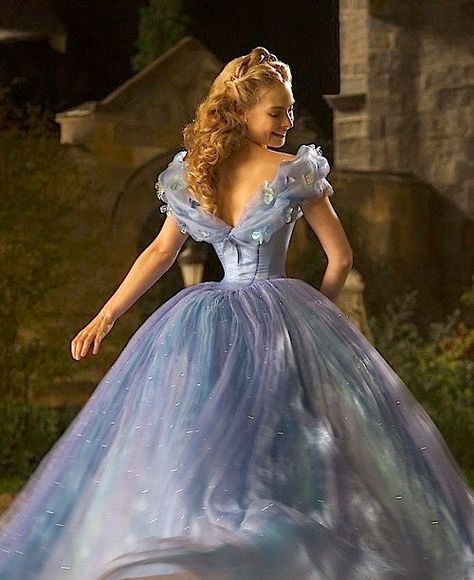 Novedades Disney: diciembre 2014 New Cinderella, Cinderella Movie, Cinderella 2015, Cinderella Costume, Princesa Disney, Cinderella Dresses, Lily James, Bohol, Princess Aesthetic