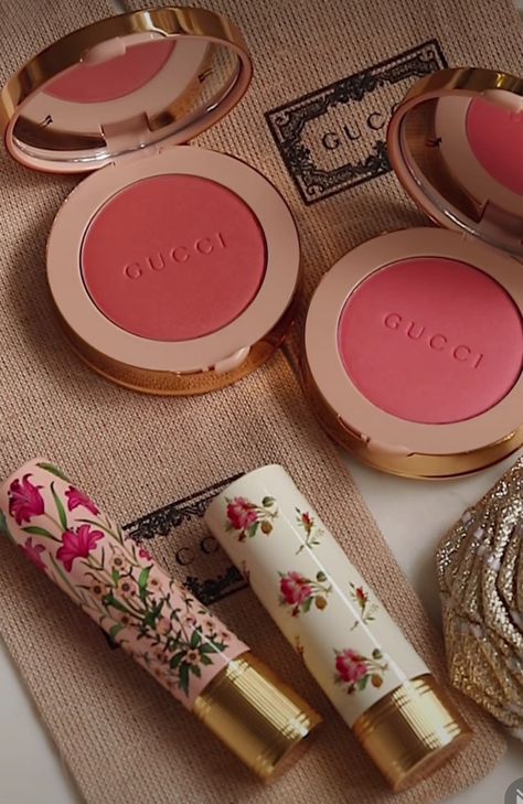 Gucci Beauty Aesthetic, Luxury Makeup Aesthetic, Gucci Makeup, خواتم خطوبة, Gucci Pink, Makeup Package, Cheap Makeup, Beauty Care Routine, Fancy Makeup