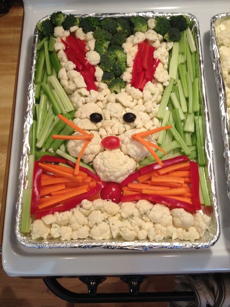 This Bunny Tray looks great and will feed your little ones with healthy vegetabales! Easter Lunch Table, Easter Vegetables, Easter Food Appetizers, Easter Party Food, Easter Recipe, Easter Appetizers, Healthy Easter, Easter Lunch, Easter Snacks