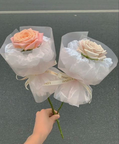 One Flower Bouquet, Paper Flowers Making, Single Rose Bouquet, Single Flower Bouquet, Ribbon Flowers Bouquet, Flower Boquet, Diy Bouquet Wrap, Bouquet Tutorial, Luxury Flower Bouquets