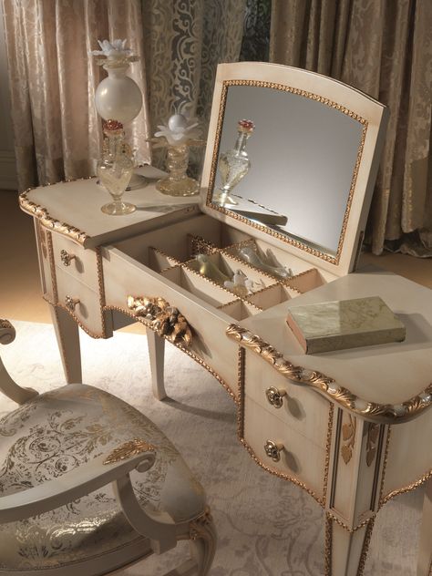 Wooden dressing table Vanity Collection by Carpanelli Classic Princess Vanity, Simple Dressing Table, French Girly, Antique Vanity Set, Bedroom Vanity Set, Diy Vanity Mirror, Mirrored Vanity Table, Dressing Table Design, Dressing Table Vanity