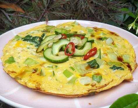 Japanese-style Pak Choi omelette - CookTogether Vegetable Pasties, Aubergine Salad, Fried Rice With Egg, Onion Tart, Food Technology, Pak Choi, Vegetarian Cabbage, Oat Cookies, Quiche Recipes