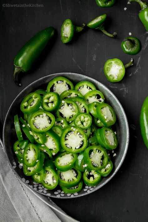 Pickled Jalapenos - How To Make Picked Japalenos Without Canning Pickling Veggies, Baking Schedule, Pickle Appetizers, Saturday Dinner, Suburban Garden, Pickled Foods, Pickled Jalapenos, Jalapeño Peppers, Plant Vegetables