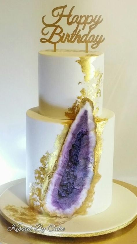 Amethyst Geode - Cake by Shell Thompson Geode Cakes, Rock Cakes, Different Types Of Cakes, Rock Cake, Geode Cake, Crystal Cake, White Chocolate Bar, Wilton Cake Decorating, 18th Birthday Cake