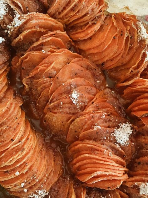 These Crispy Caramelized Sweet Potatoes use a mandoline. By thinly slicing the potatoes and standing them upright, the edges become crispy. There is also a brown sugar-ginger glaze which makes them caramelized in the oven. Sliced Sweet Potatoes, Icelandic Christmas, Sweet Potato Stacks, Brown Sugar Sweet Potatoes, Ginger Glaze, Sweet Potato Pie, Honey Recipes, Food Options, Baked Sweet Potato